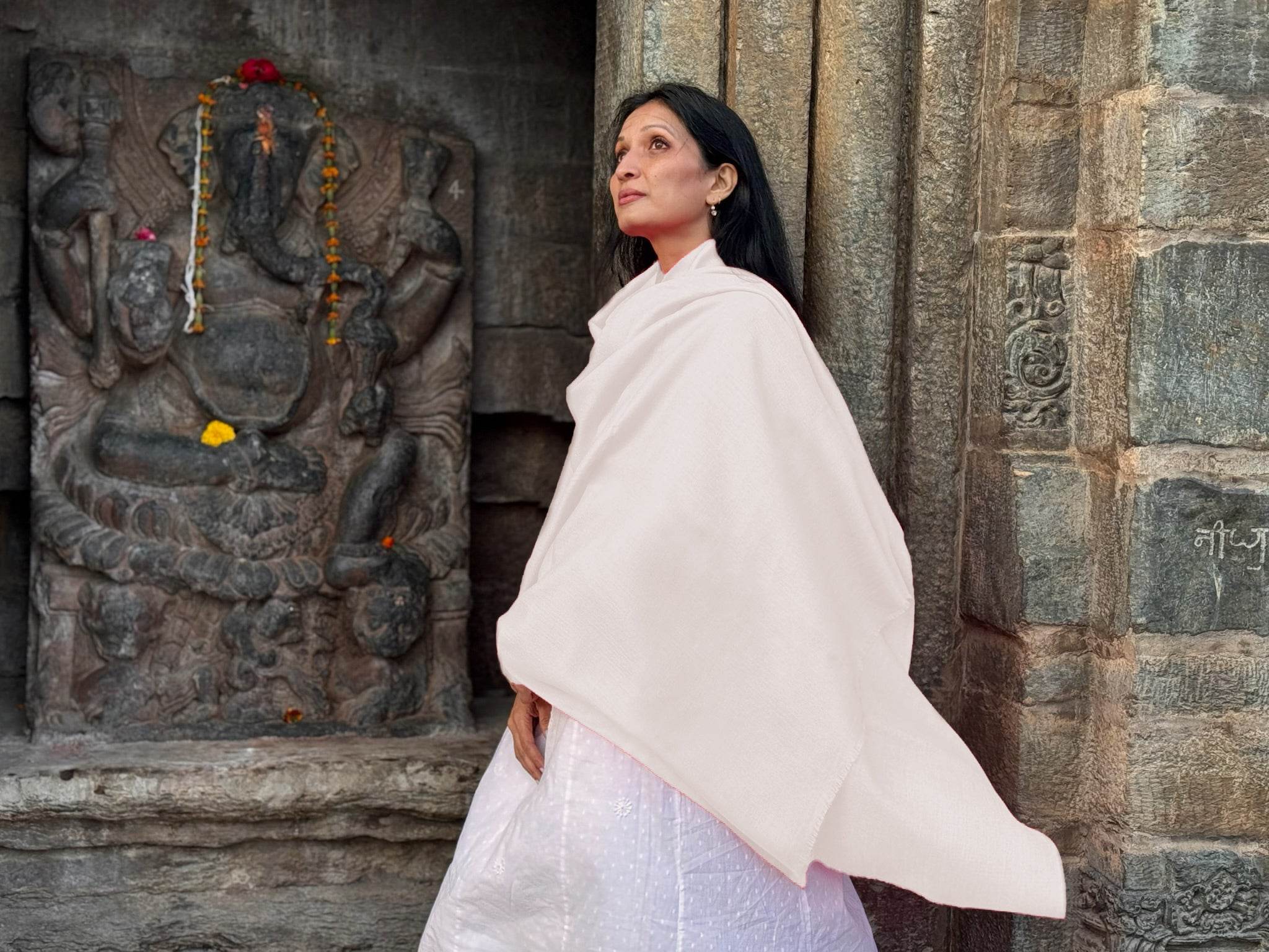 SUNDARI NEW Cream Meditation Shawl – Merino Wool & Silk - Esprit de l'Himalaya