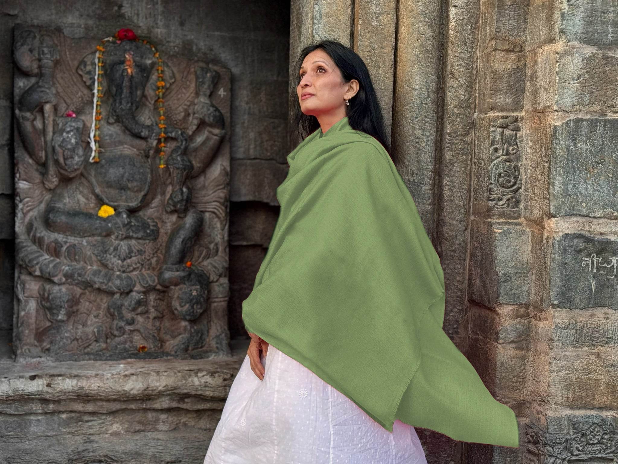 SUNDARI NEW Meditation Shawl & Blanket – Green - Fine Merino Wool & Silk - Esprit de l'Himalaya