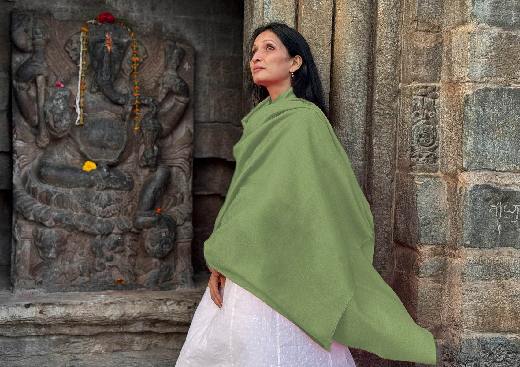 SUNDARI NEW Meditation Shawl & Blanket – Green - Fine Merino Wool & Silk - Esprit de l'Himalaya