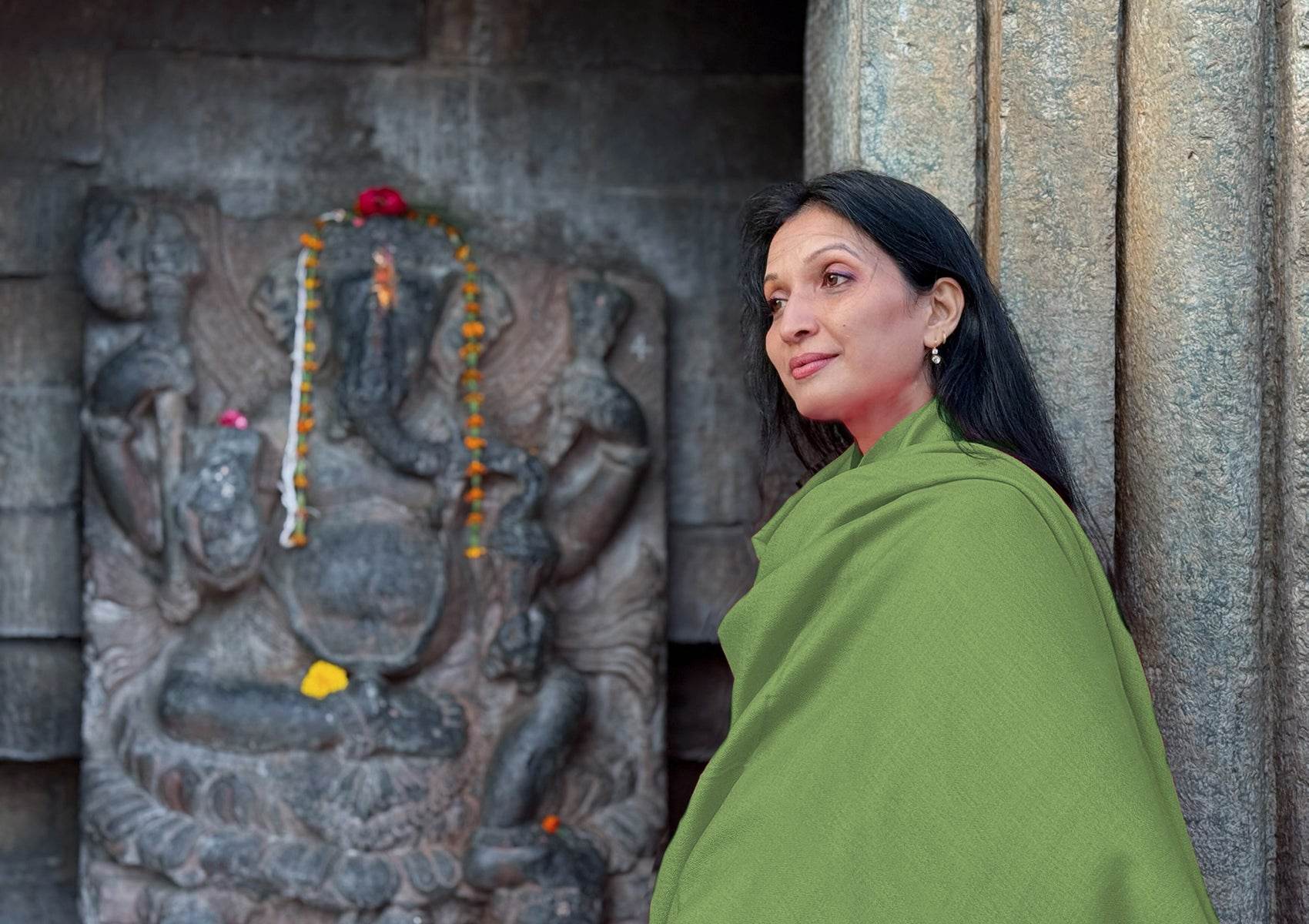 SUNDARI NEW Meditation Shawl & Blanket – Green - Fine Merino Wool & Silk - Esprit de l'Himalaya
