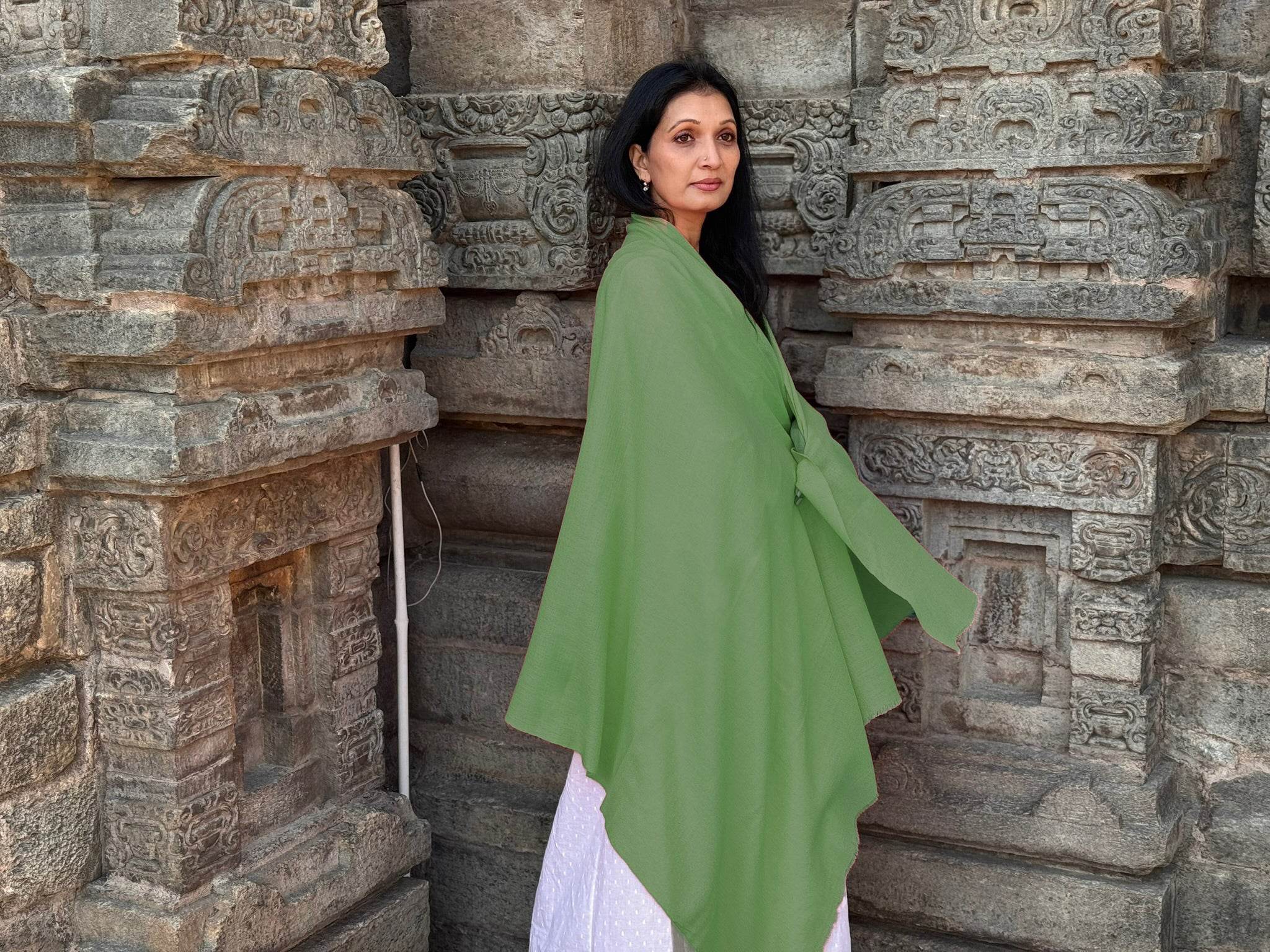 SUNDARI NEW Meditation Shawl & Blanket – Green - Fine Merino Wool & Silk - Esprit de l'Himalaya