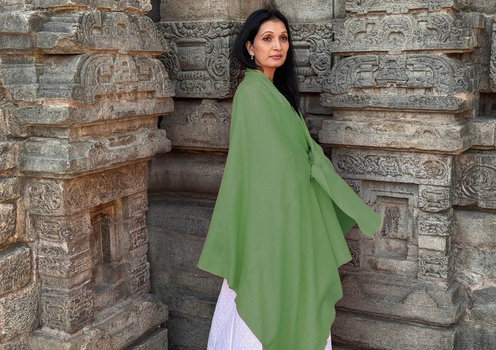 SUNDARI NEW Meditation Shawl & Blanket – Green - Fine Merino Wool & Silk - Esprit de l'Himalaya