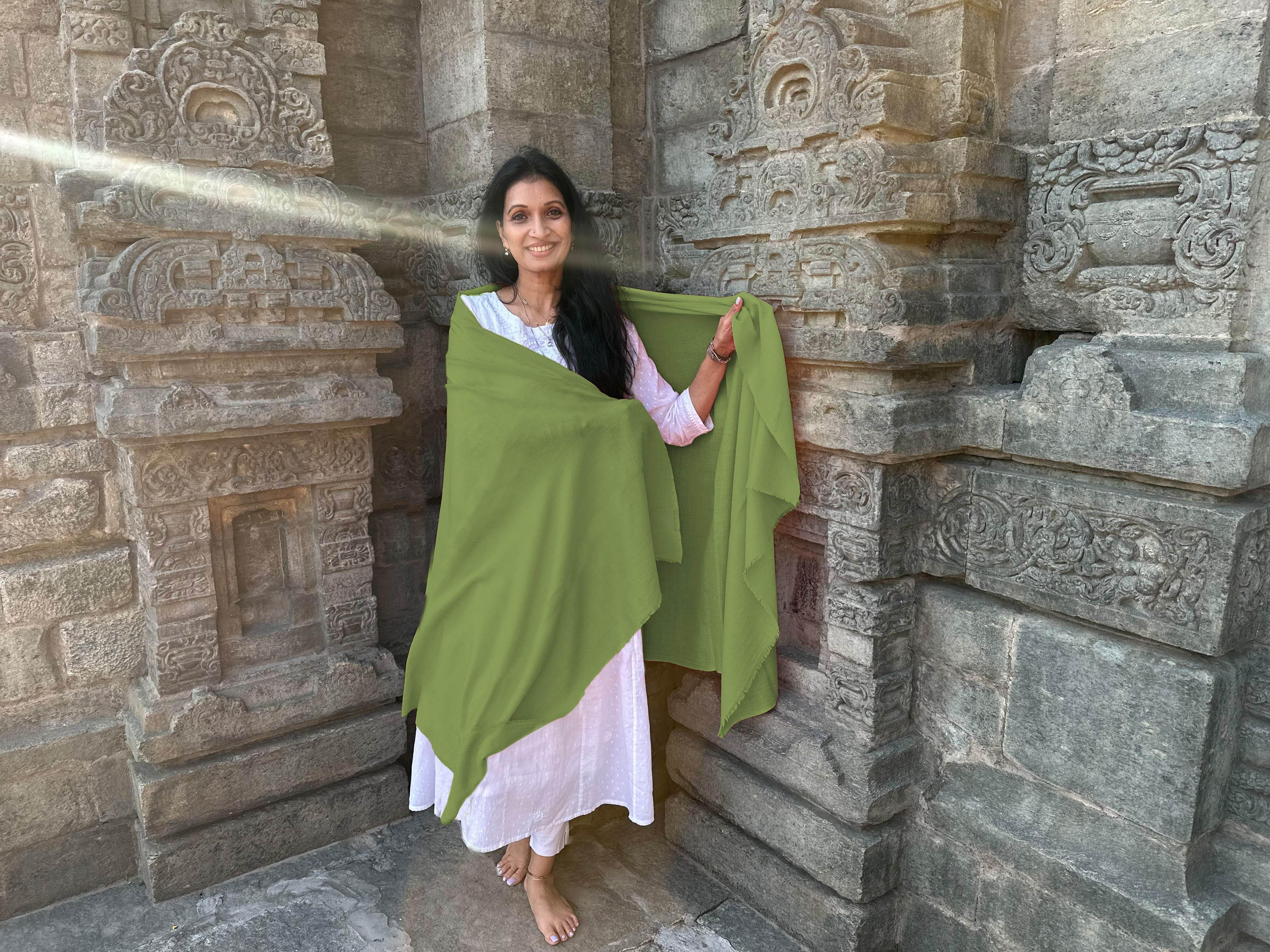 SUNDARI NEW Meditation Shawl & Blanket – Green - Fine Merino Wool & Silk - Esprit de l'Himalaya