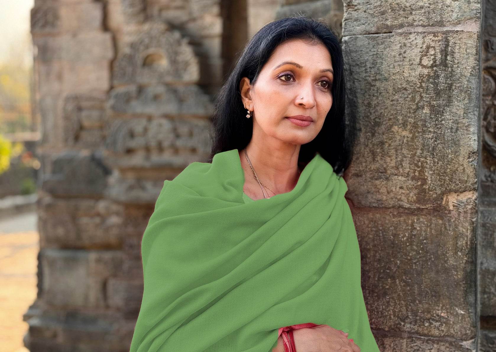 SUNDARI NEW Meditation Shawl & Blanket – Green - Fine Merino Wool & Silk - Esprit de l'Himalaya