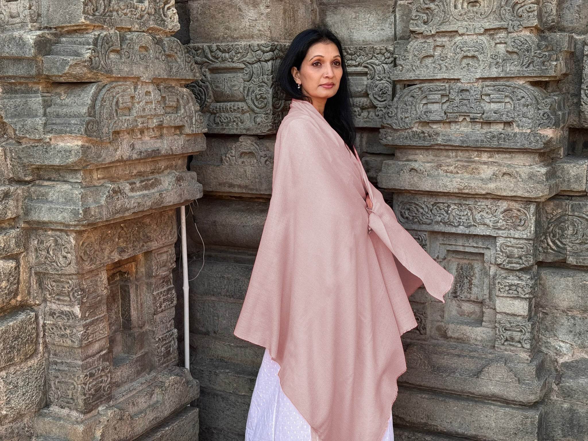 SUNDARI NEW: Dusty Pink Silk & Wool Meditation Shawl – Gentle Serenity - Esprit de l'Himalaya