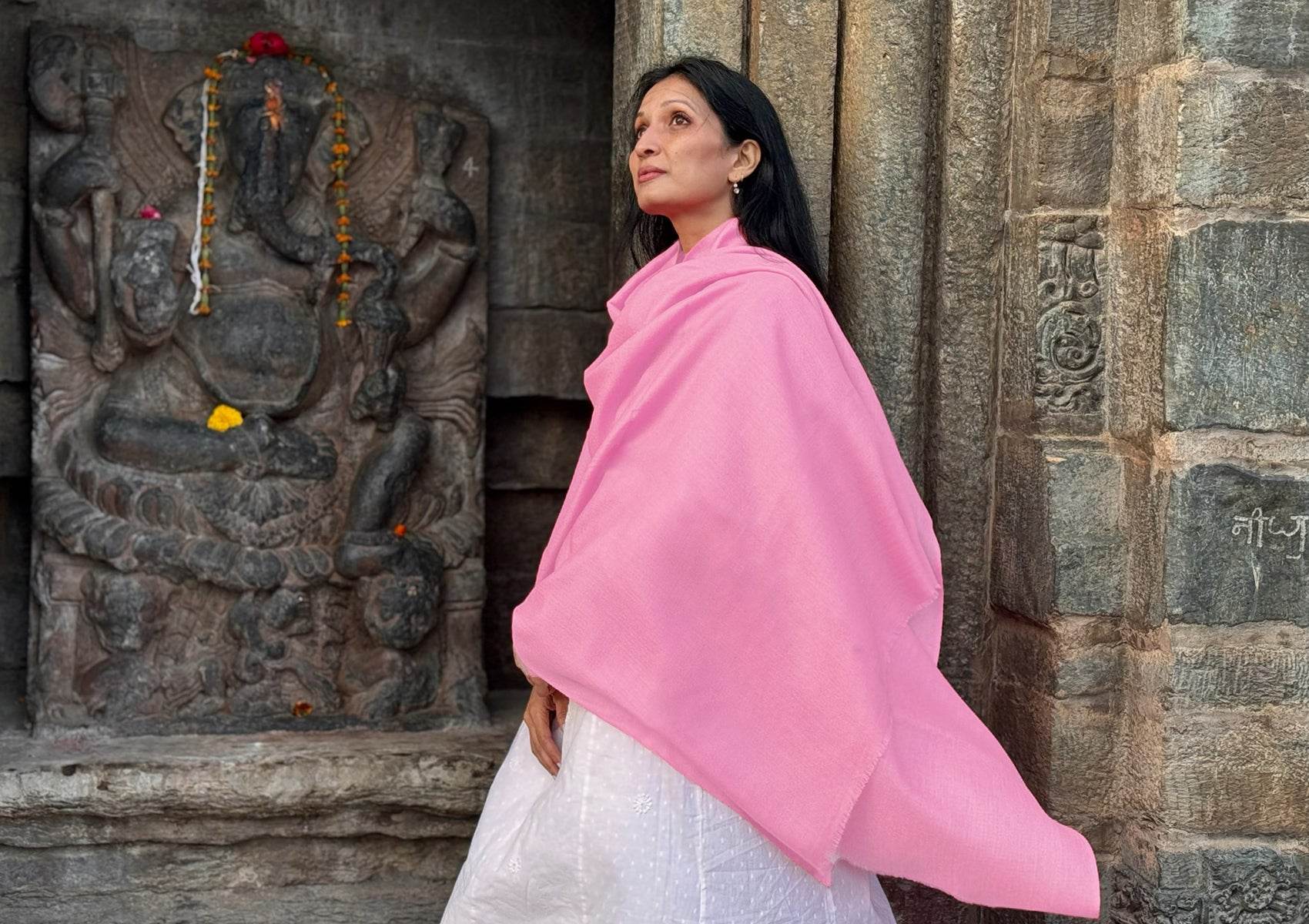 SUNDARI NEW: Elegant Silk-Wool Shawl – Pink - Meditation & Everyday Style - Esprit de l'Himalaya