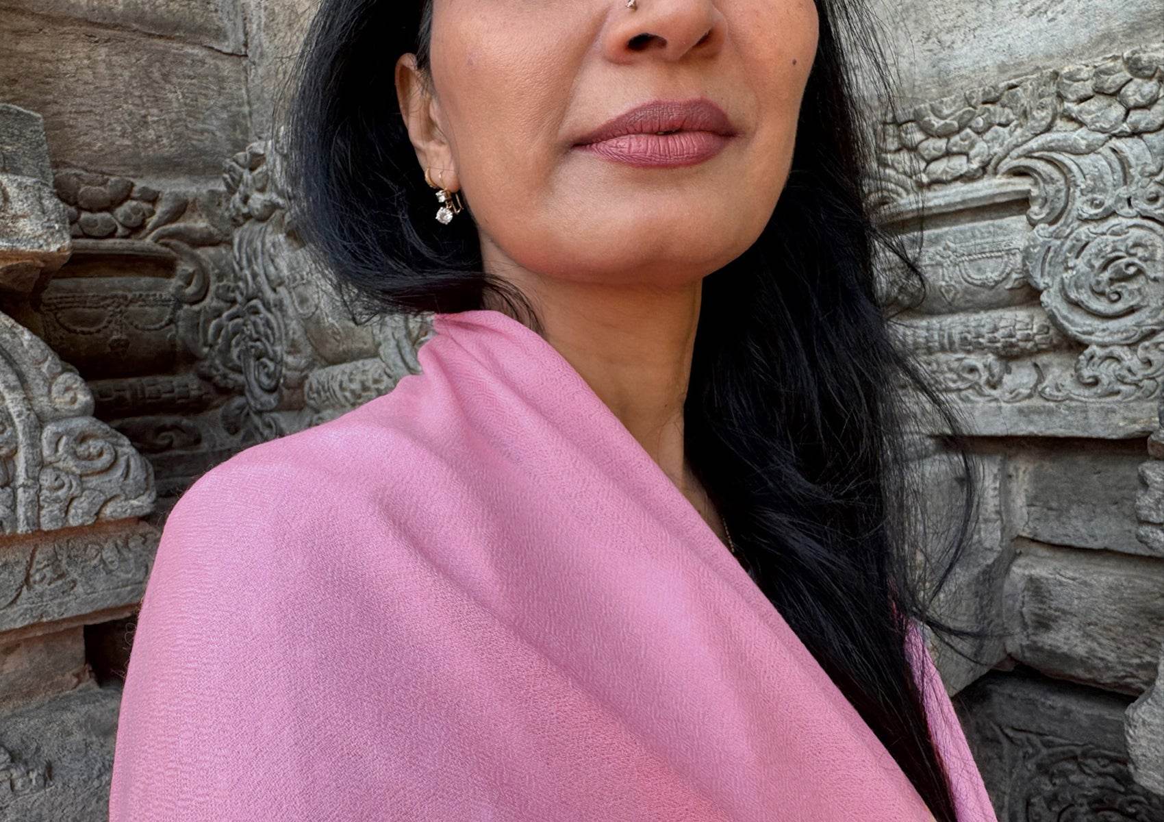 SUNDARI NEW: Elegant Silk-Wool Shawl – Pink - Meditation & Everyday Style - Esprit de l'Himalaya