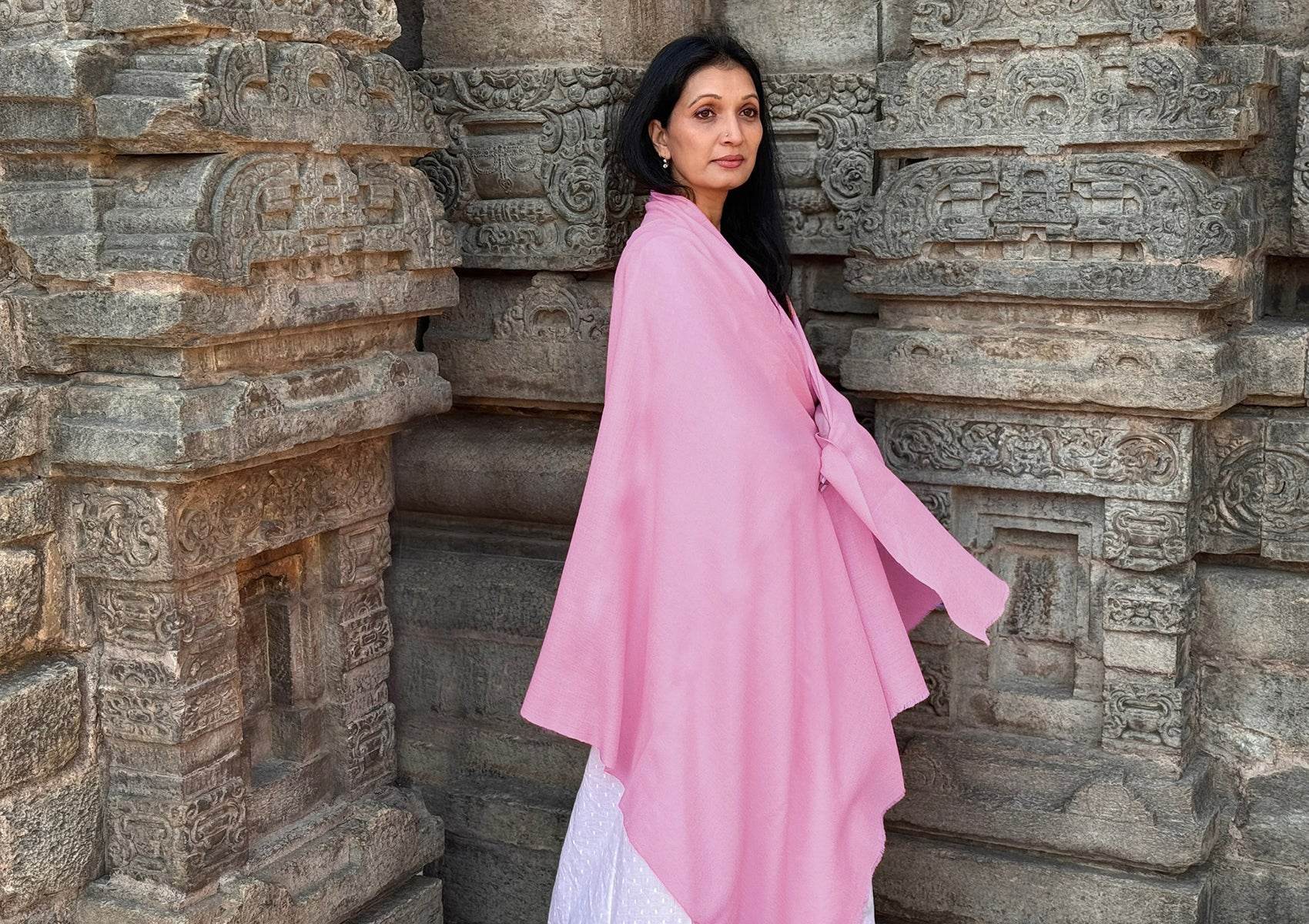 SUNDARI NEW: Elegant Silk-Wool Shawl – Pink - Meditation & Everyday Style - Esprit de l'Himalaya
