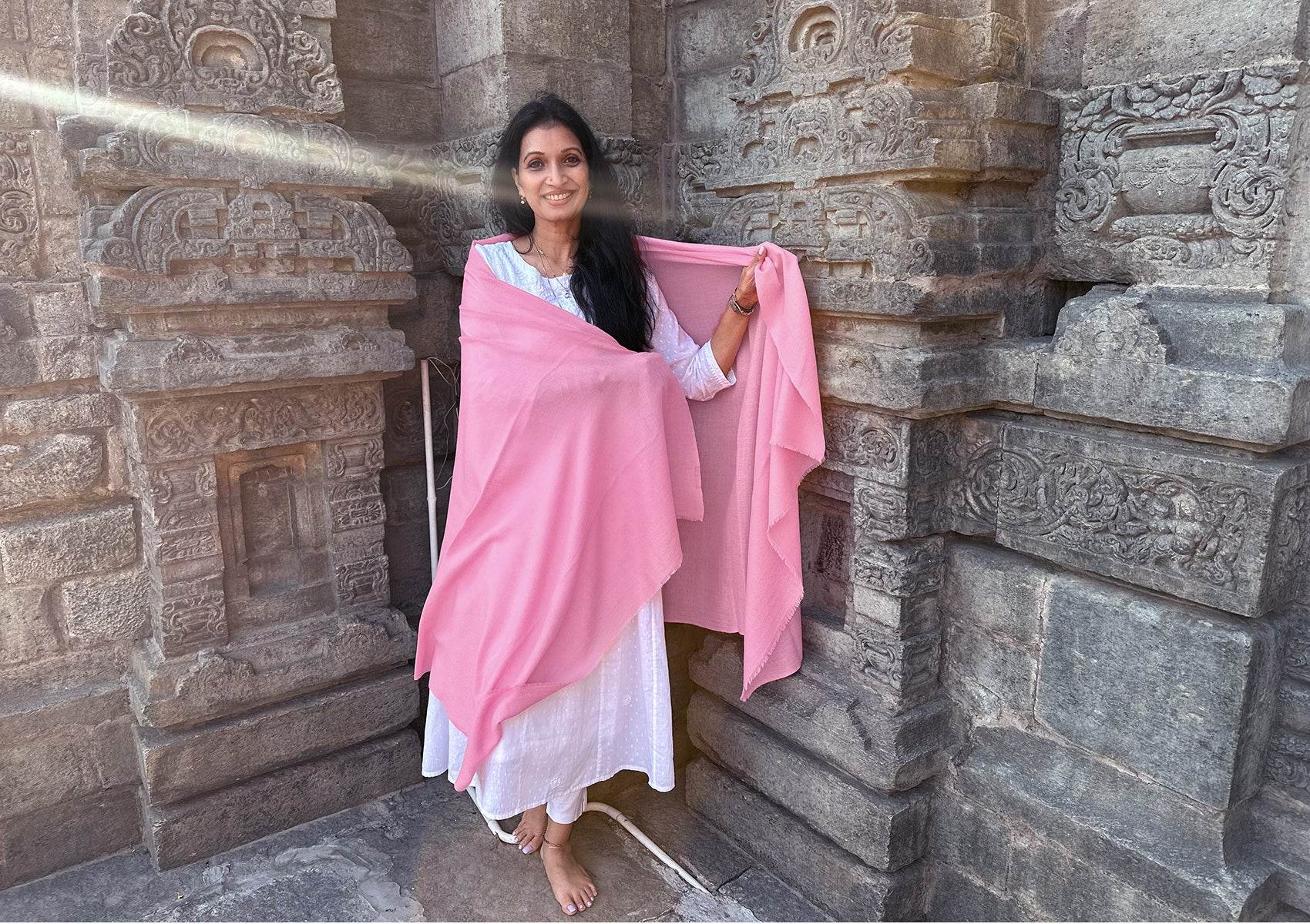 SUNDARI NEW: Elegant Silk-Wool Shawl – Pink - Meditation & Everyday Style - Esprit de l'Himalaya