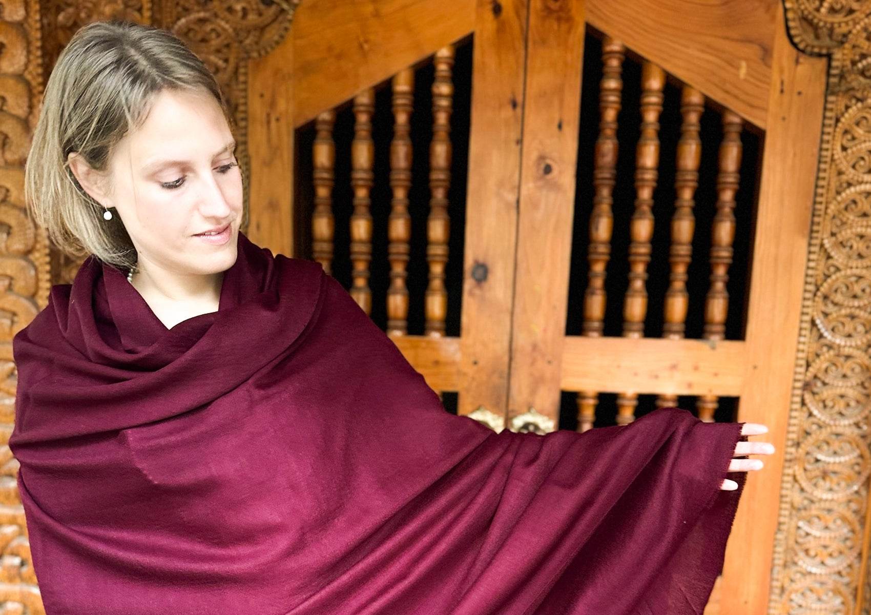 TARA LARGE - Fine Buddhist Shawl - Dark Burgundy - Esprit de l'Himalaya