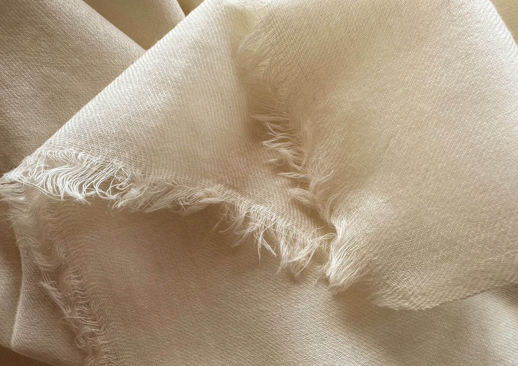 TARA LARGE - Fine Buddhist Shawl -Cream - Esprit de l'Himalaya