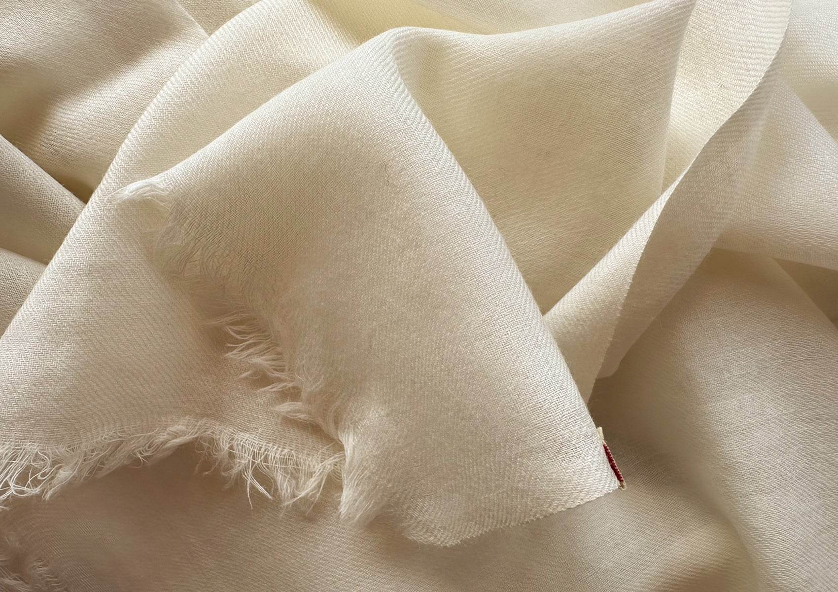 TARA LARGE - Fine Buddhist Shawl -Cream - Esprit de l'Himalaya