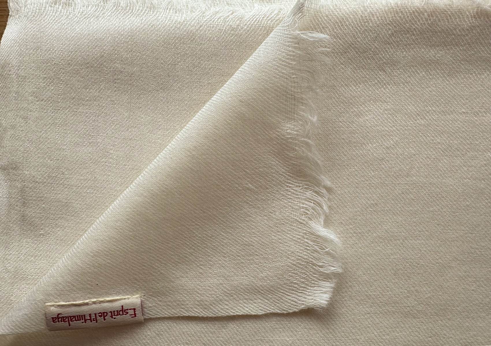 TARA LARGE - Fine Buddhist Shawl -Cream - Esprit de l'Himalaya