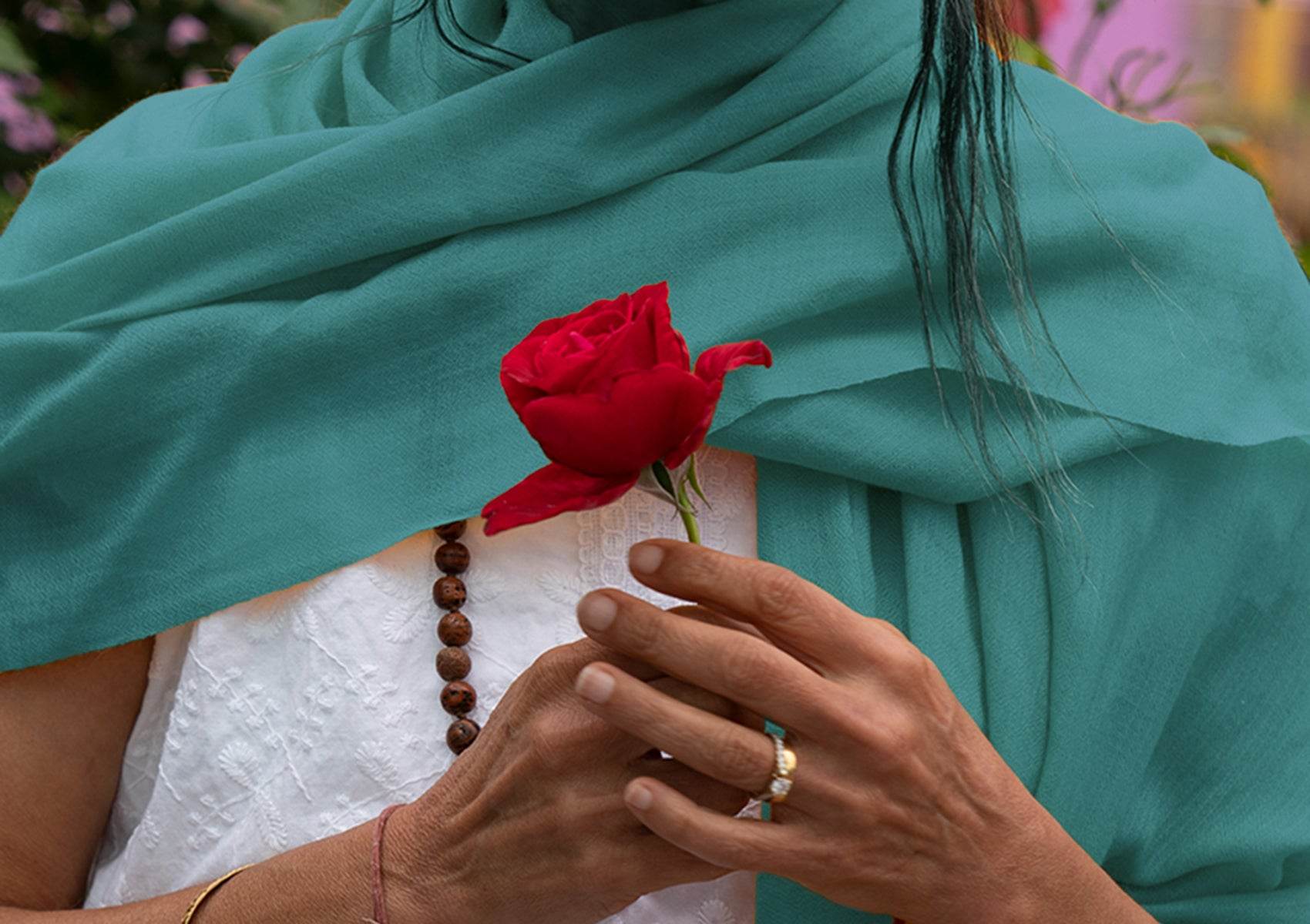 LAKSHMI SUPREME STOLE – Handwoven Aqua Pashmina - Esprit de l'Himalaya