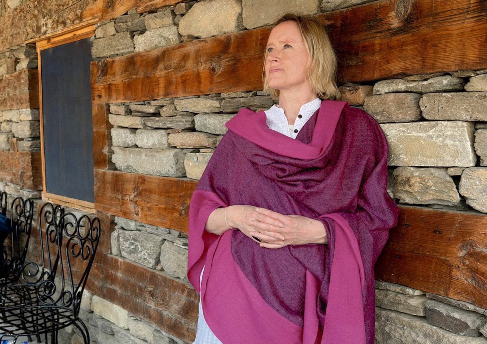 ISHWAR - Handwoven Large Meditation Shawl - Magenta - Esprit de l'Himalaya