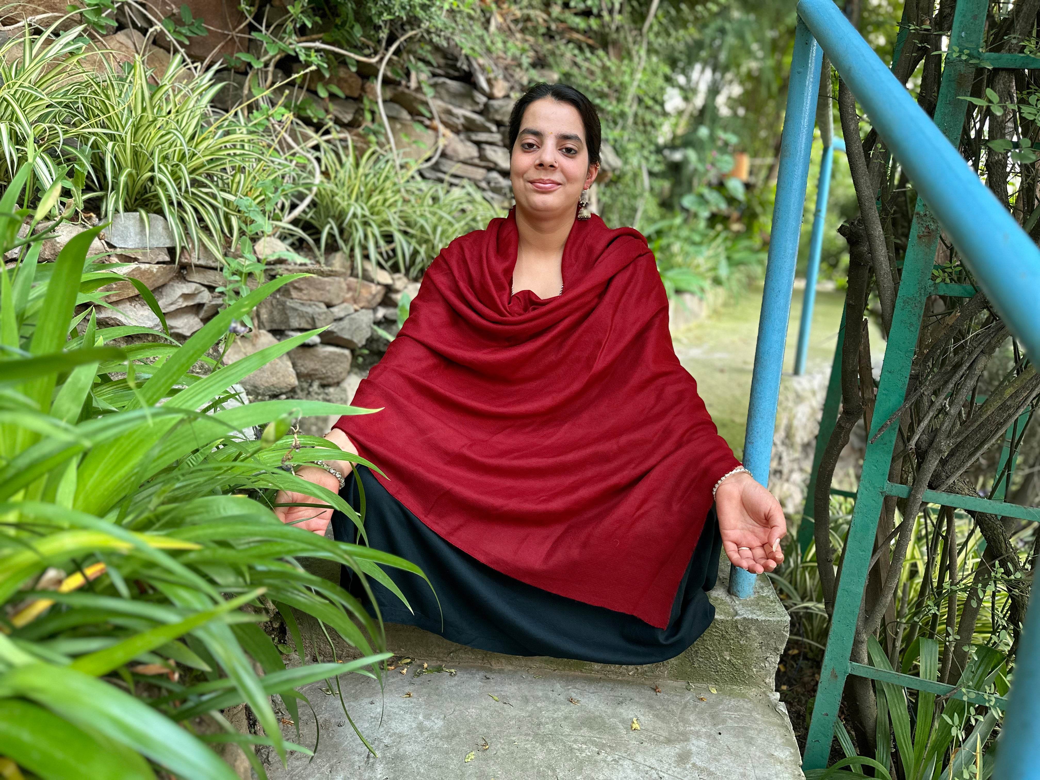 LAKSHMI - Authentic Pashmina Meditation Shawl - Light Burgundy - Esprit de l'Himalaya