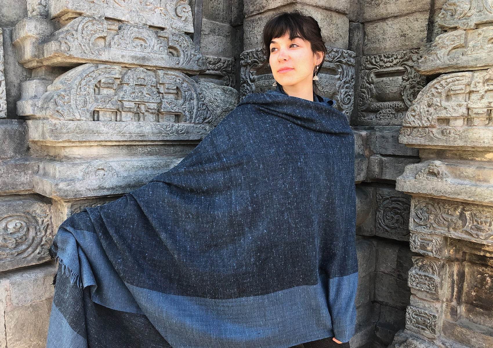 ISHWAR - Handwoven Large Meditation Shawl - Steel Blue - Esprit de l'Himalaya