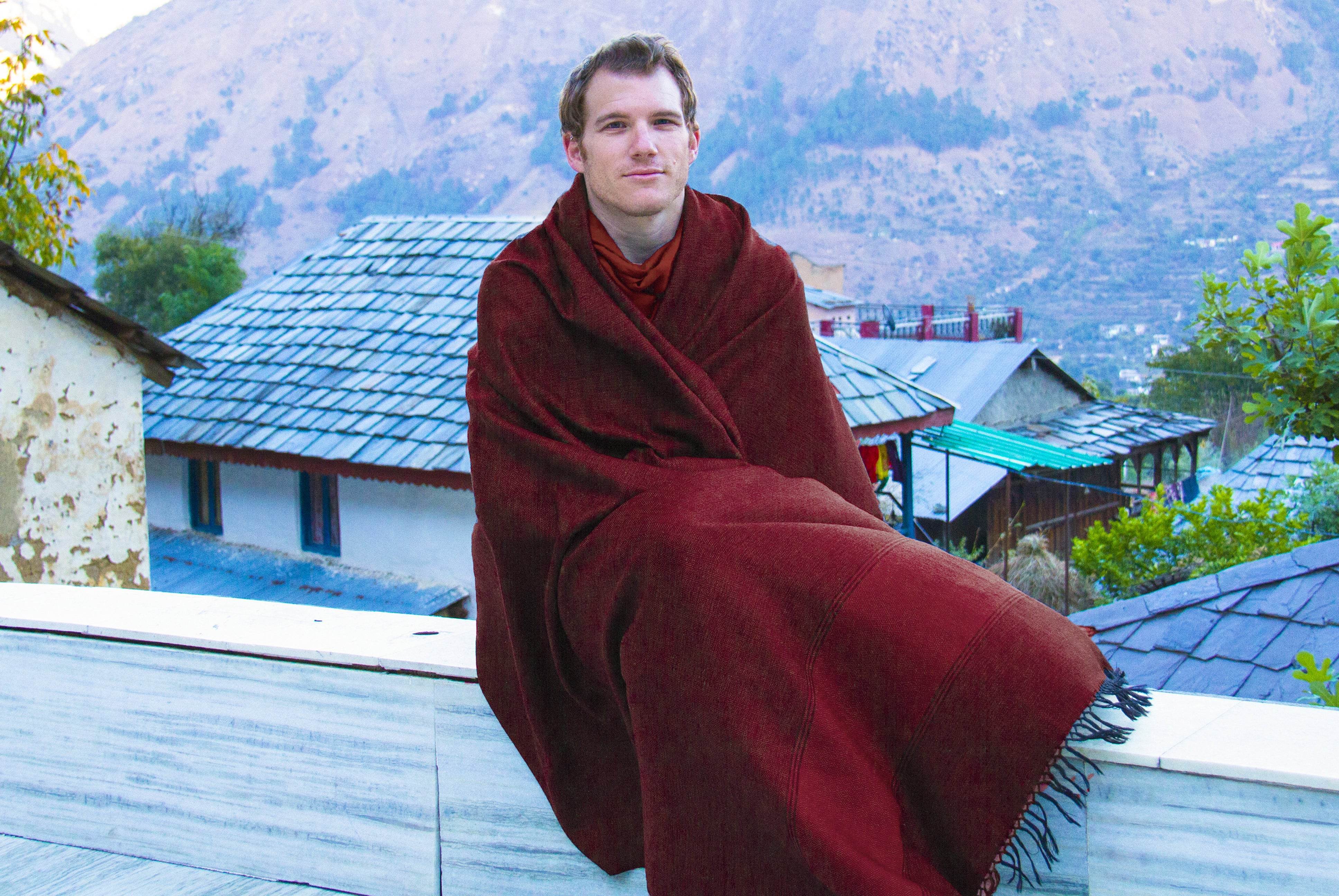 SHIVAM - Large Wool Shawl for Meditation - Burgundy - Esprit de l'Himalaya