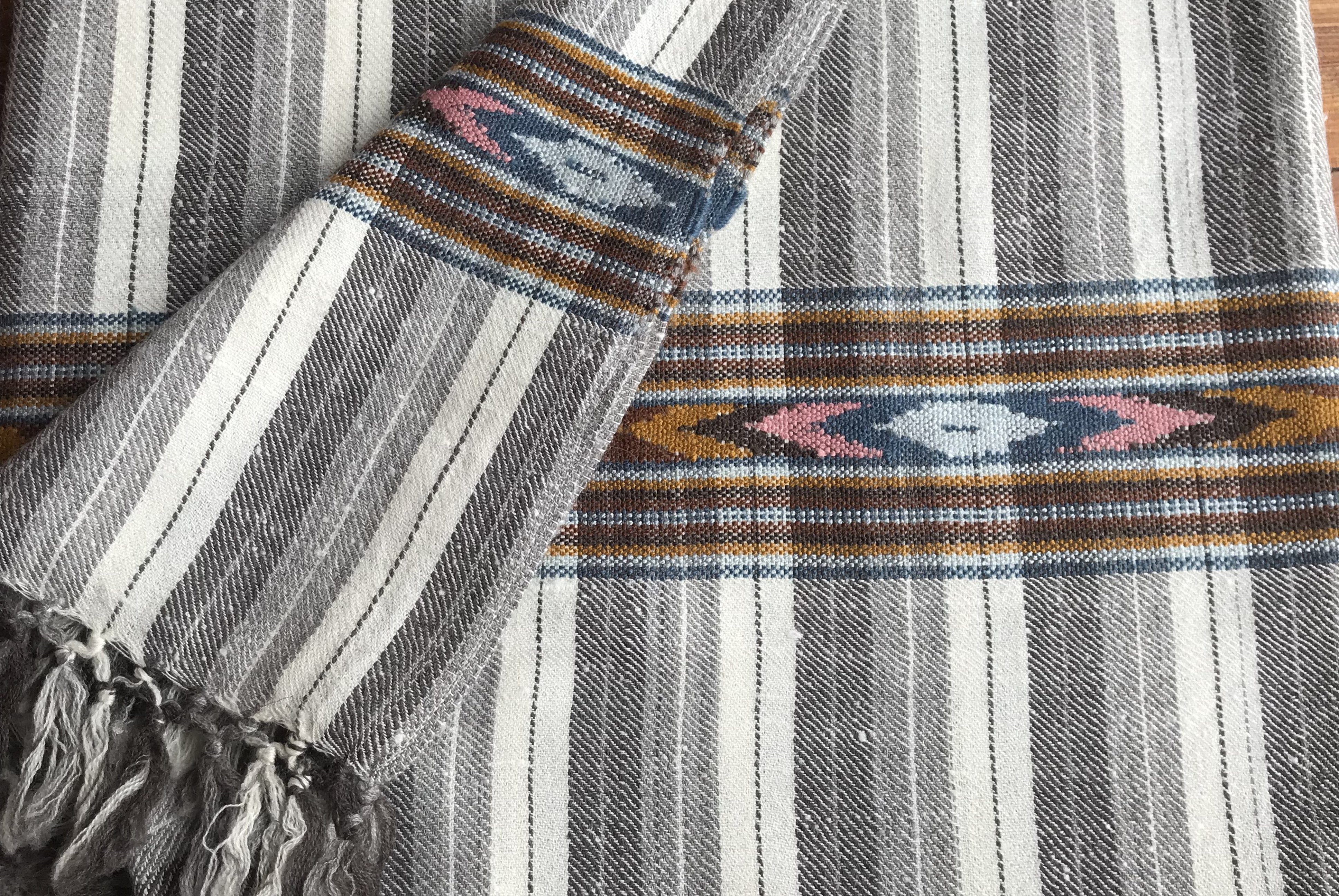 CHANDRIKA Meditation Blanket | Ethnic Shawl Design 1 | Esprit de l’Himalaya