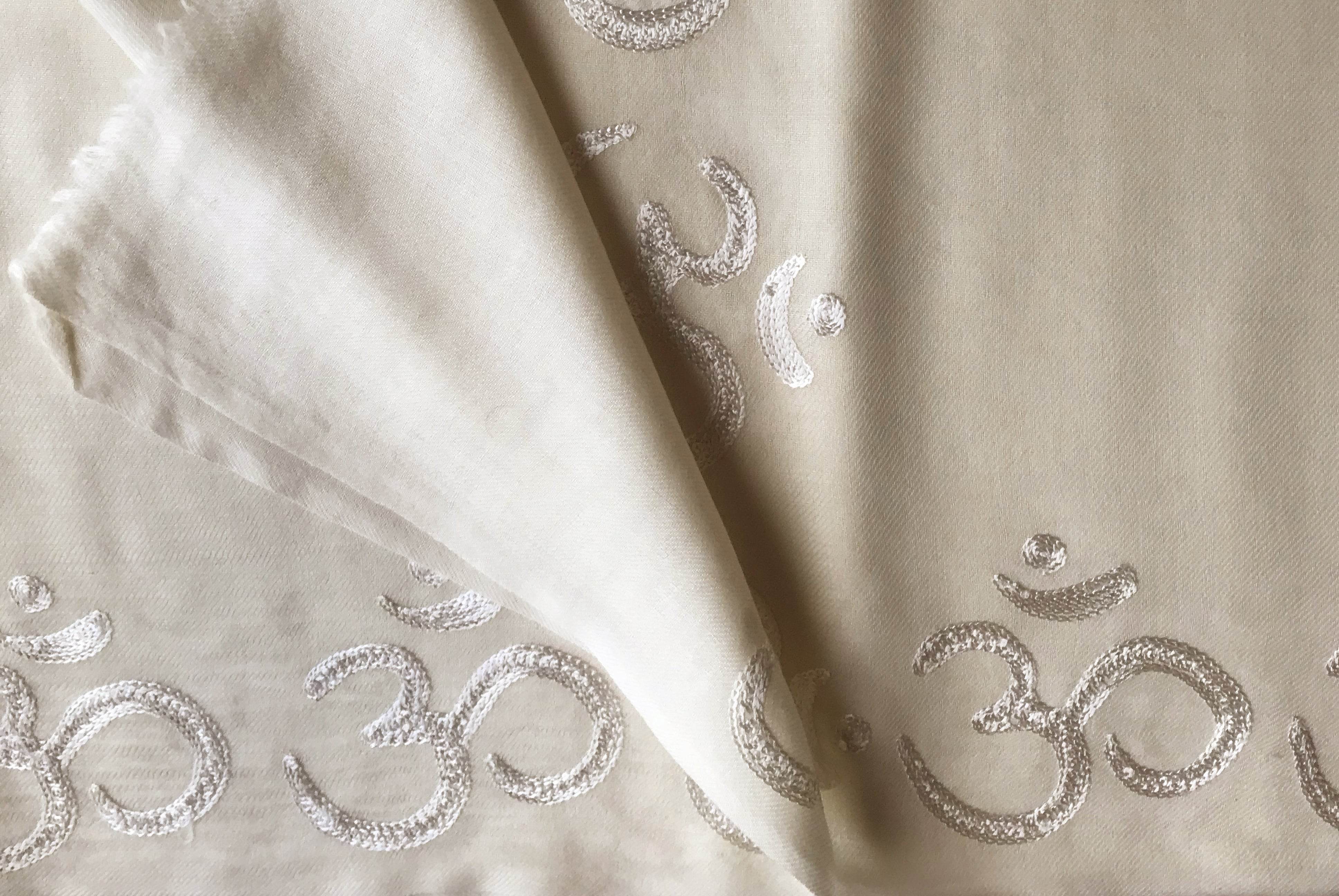CHANDRIKA OM - Yoga Blanket - Esprit de l'Himalaya