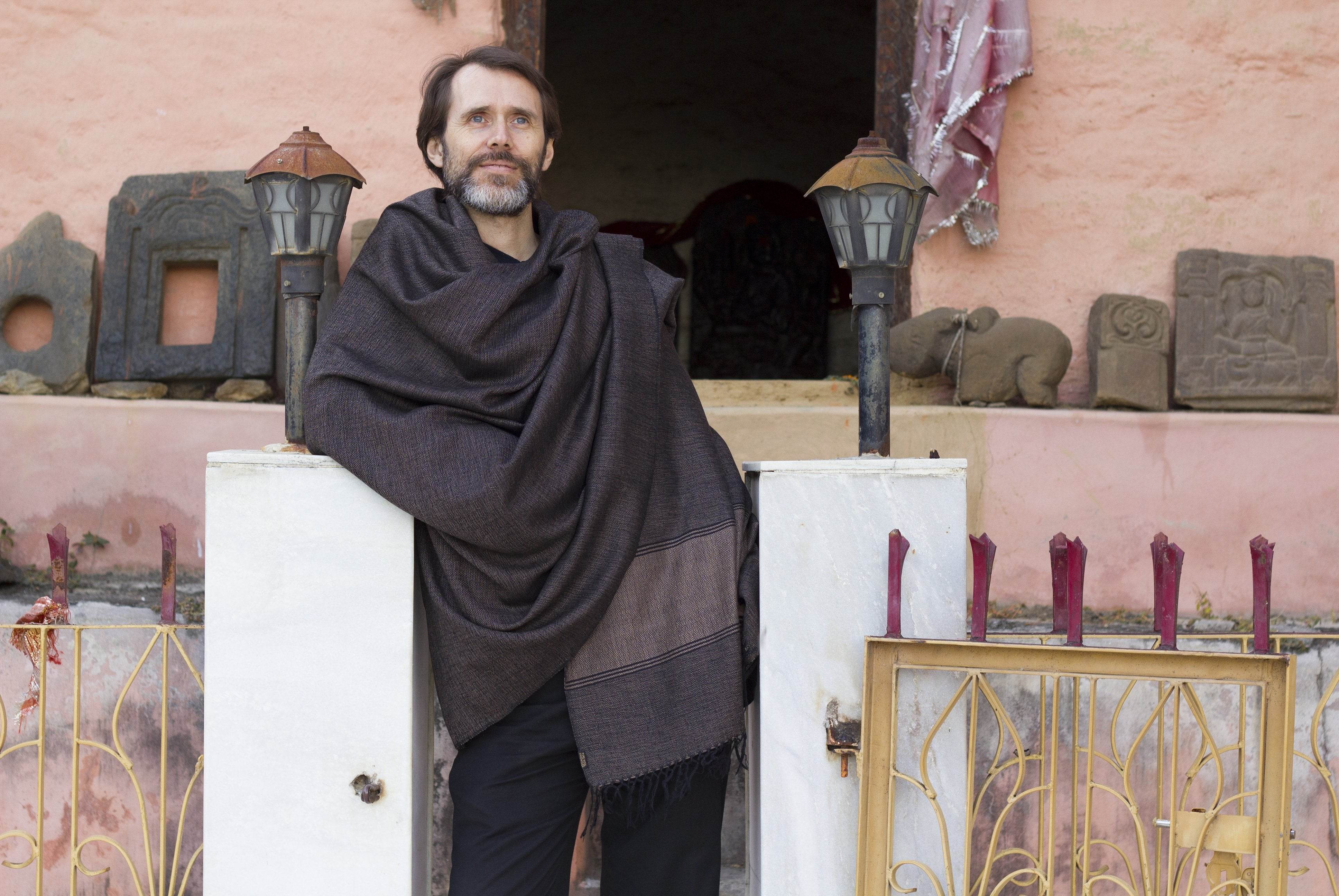 MILAREPA - Large Wool Shawl for Meditation - Esprit de l'Himalaya