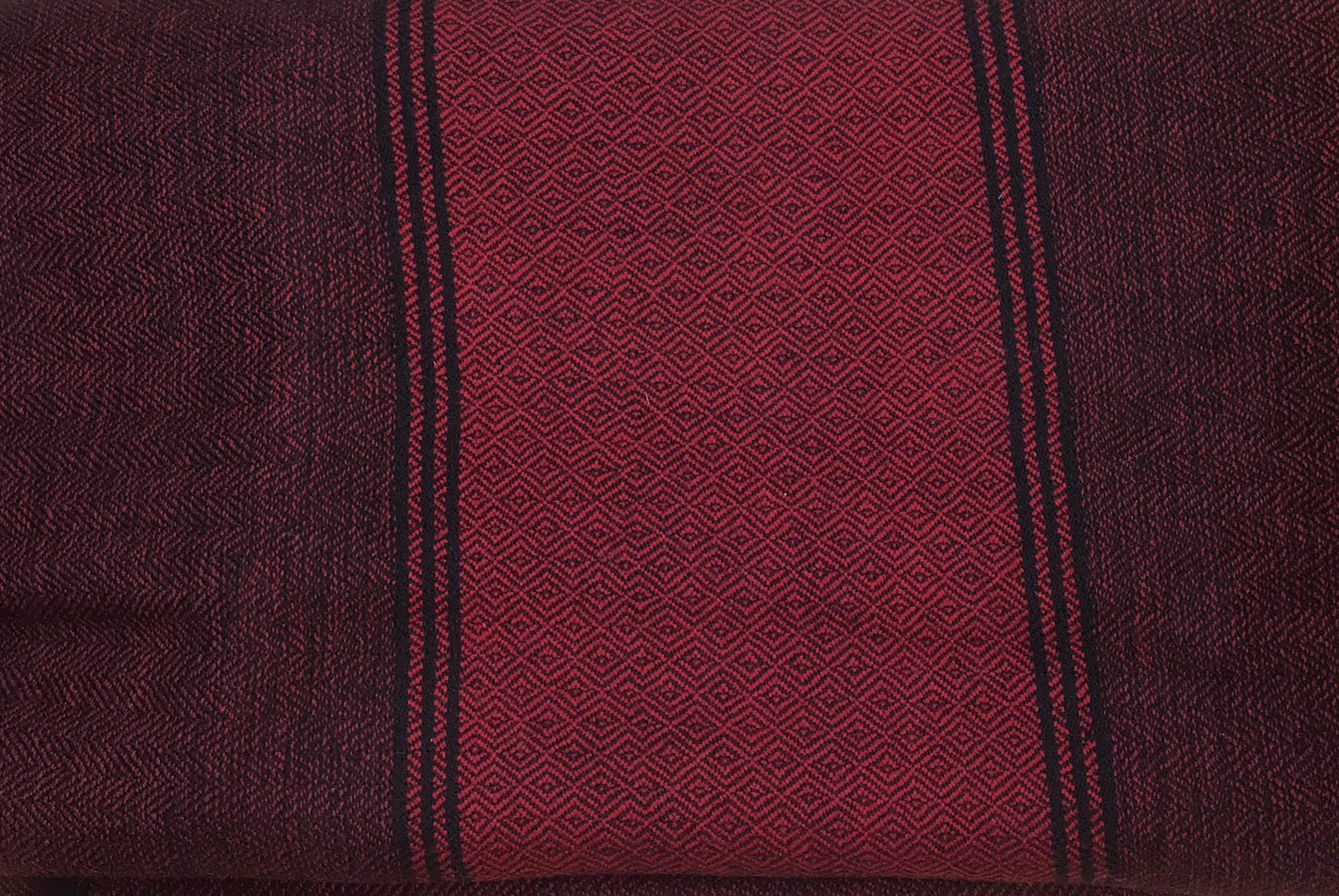 SHIVAM - Large Wool Shawl for Meditation - Burgundy - Esprit de l'Himalaya