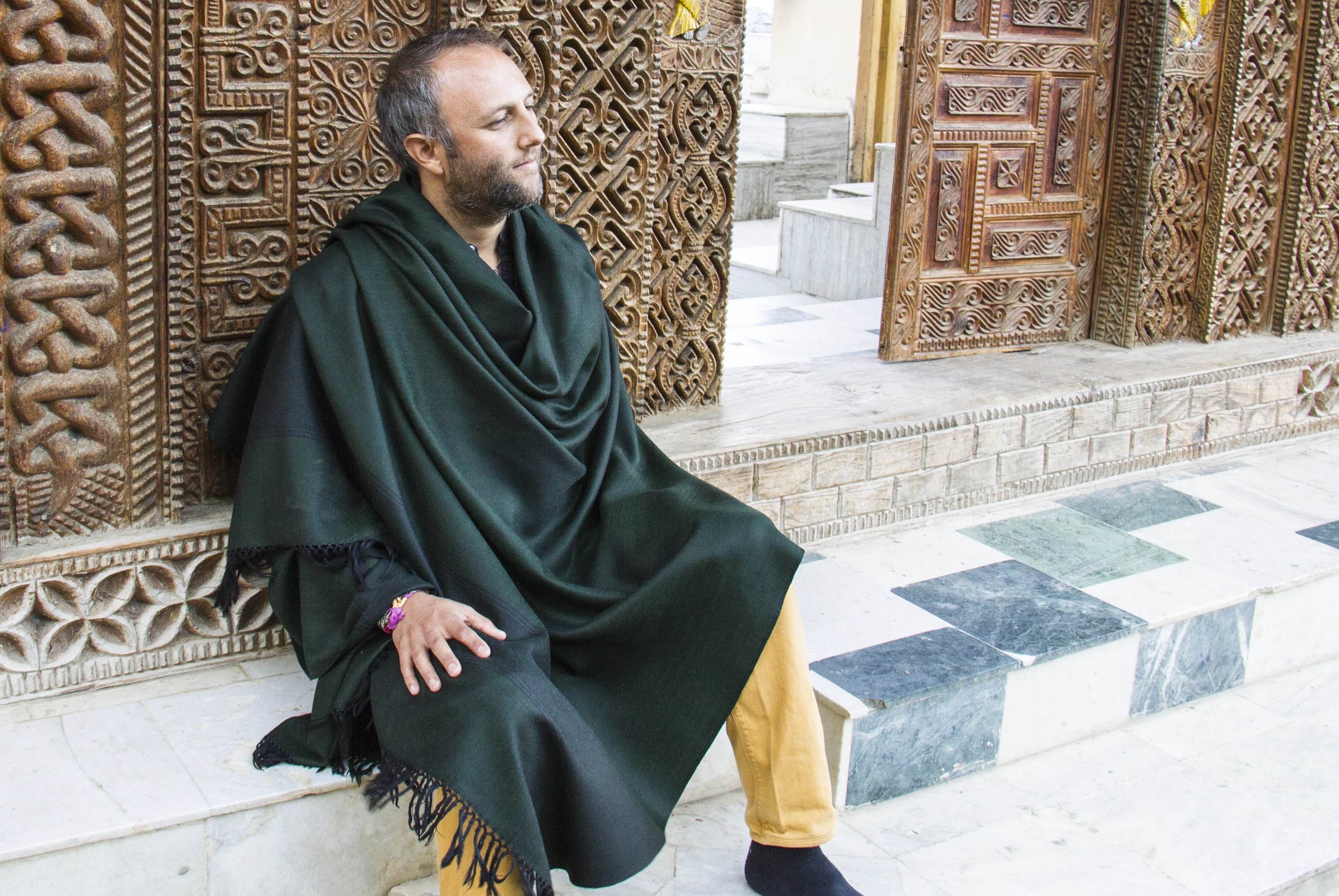 MILAREPA - Large Wool Shawl for Meditation - Esprit de l'Himalaya
