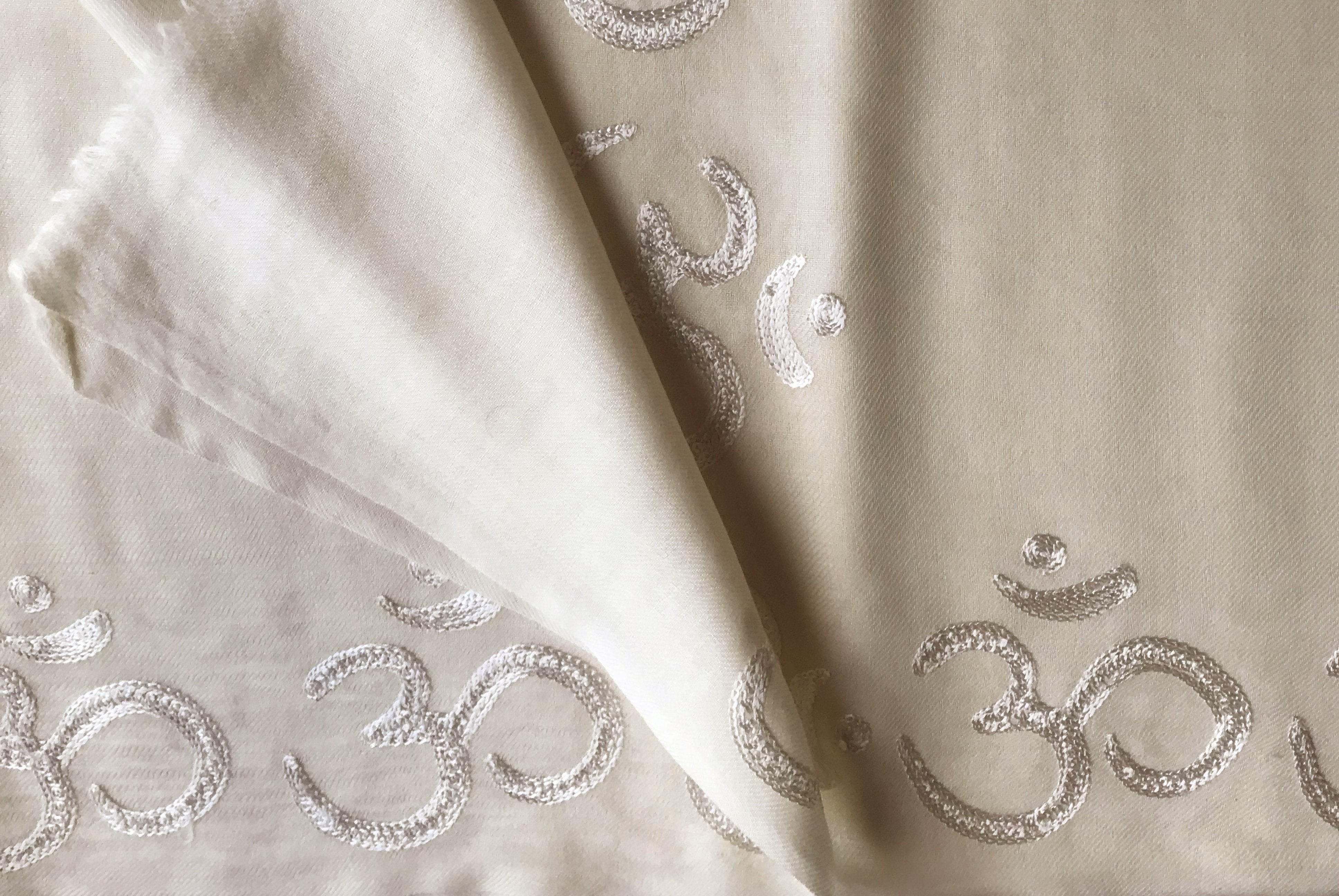 PADMA OM - OM Meditation Shawl - Esprit de l'Himalaya