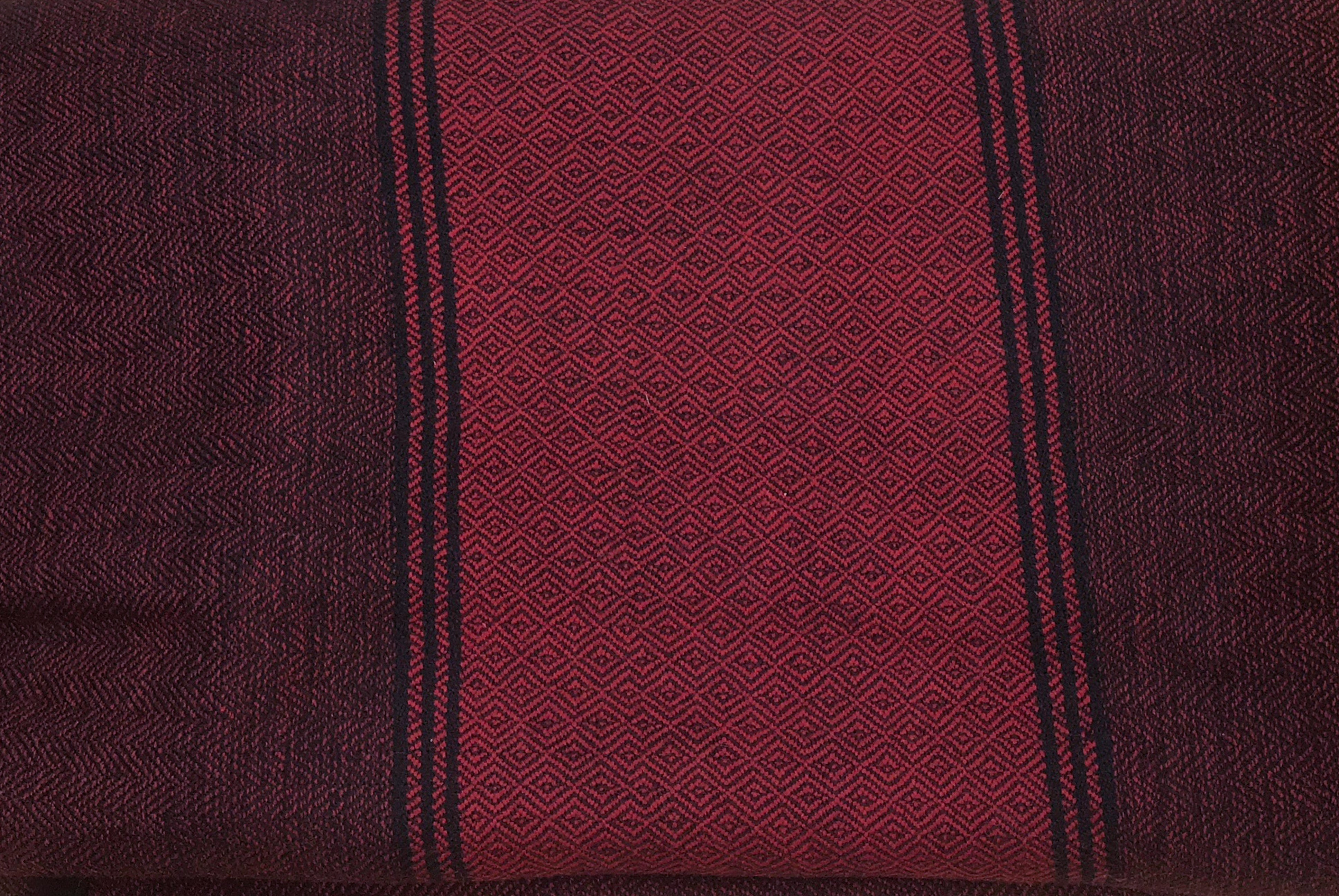 Shivam Shawl | Large Meditation Shawl | Buddhist Red | Esprit de l'Himalaya