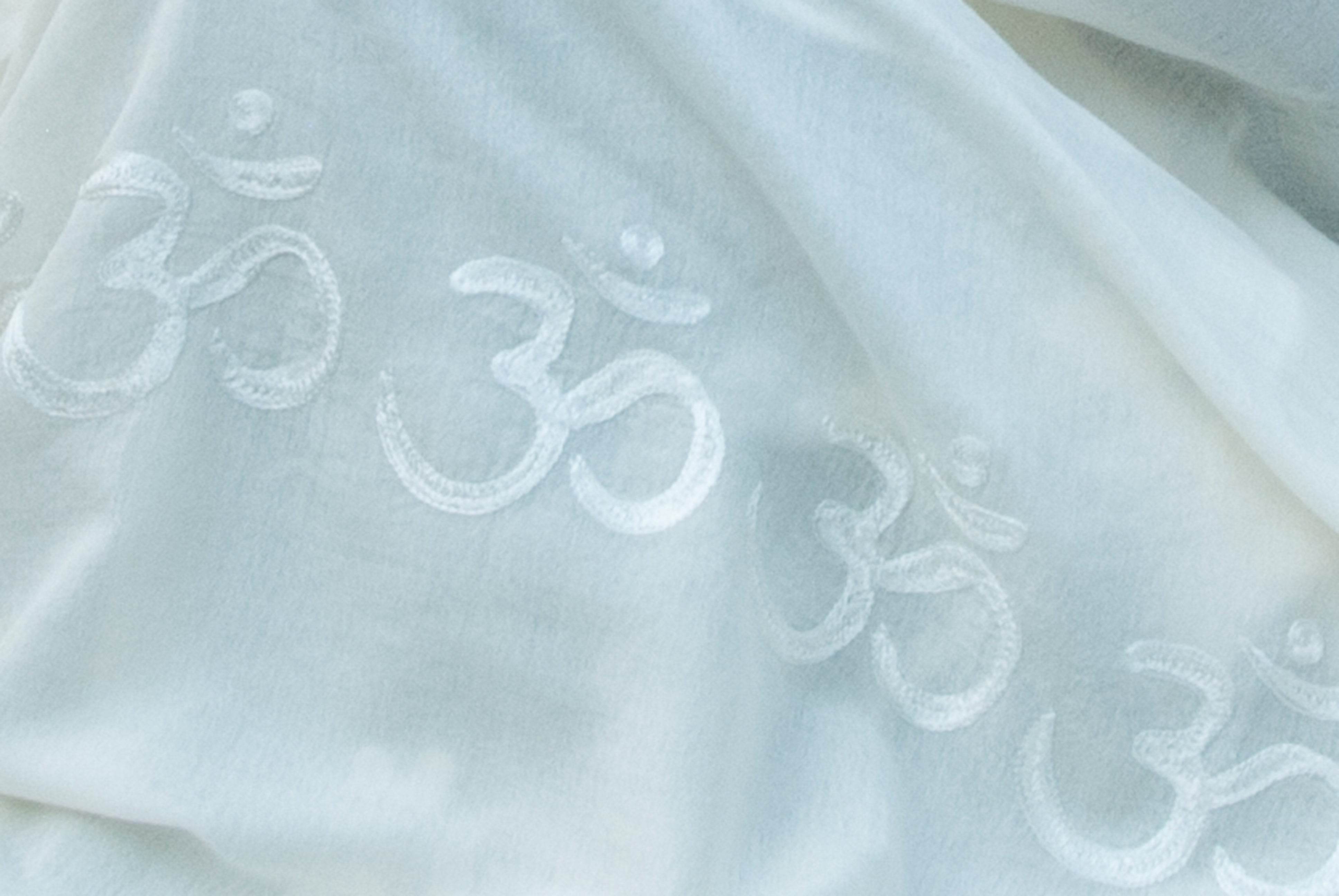 SHIV OM- Om Namah Shivaya Meditation Shawl - Cream - Esprit de l'Himalaya