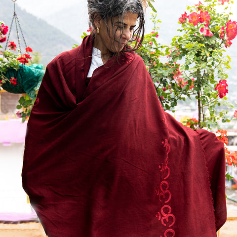 OM Collection | Selection of OM Embroidered Yoga & Meditation Shawls | Esprit de l'Himalaya
