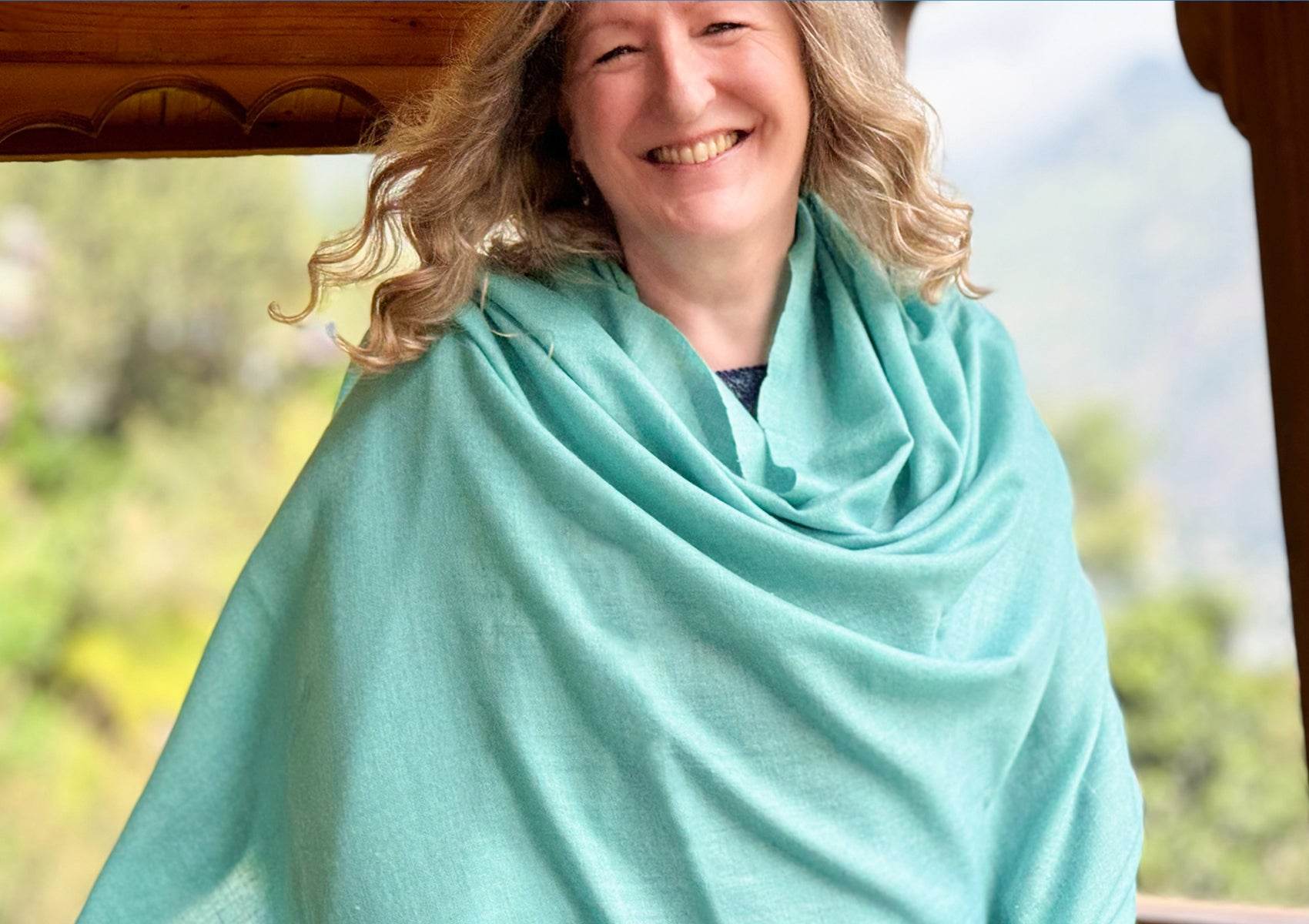 LAKSHMI SUPREME - Authentic Pashmina Meditation Shawl - Aqua-Blue - Esprit de l'Himalaya