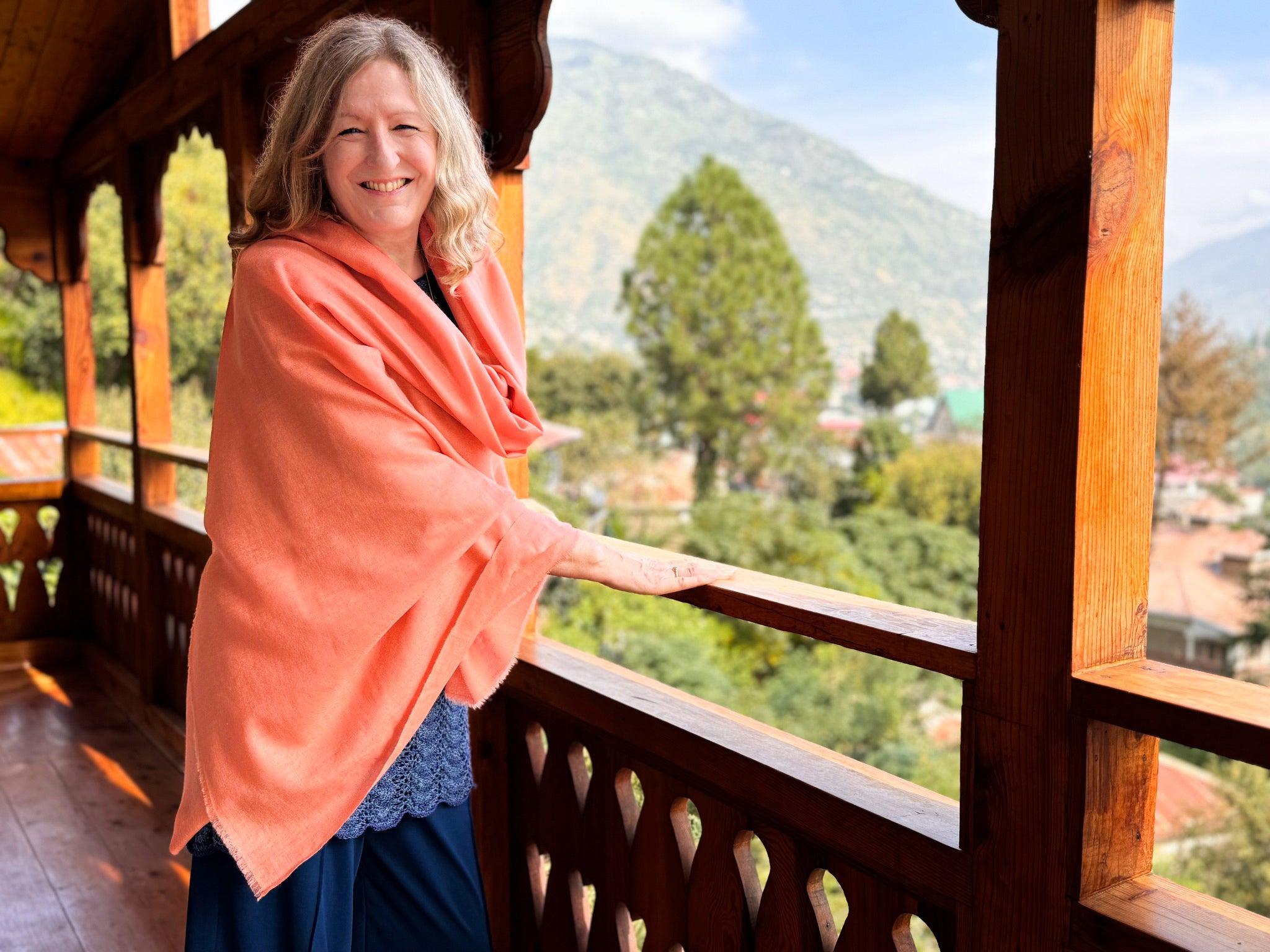 LAKSHMI SUPRÊME - Châle de méditation authentique en pashmina - Corail
