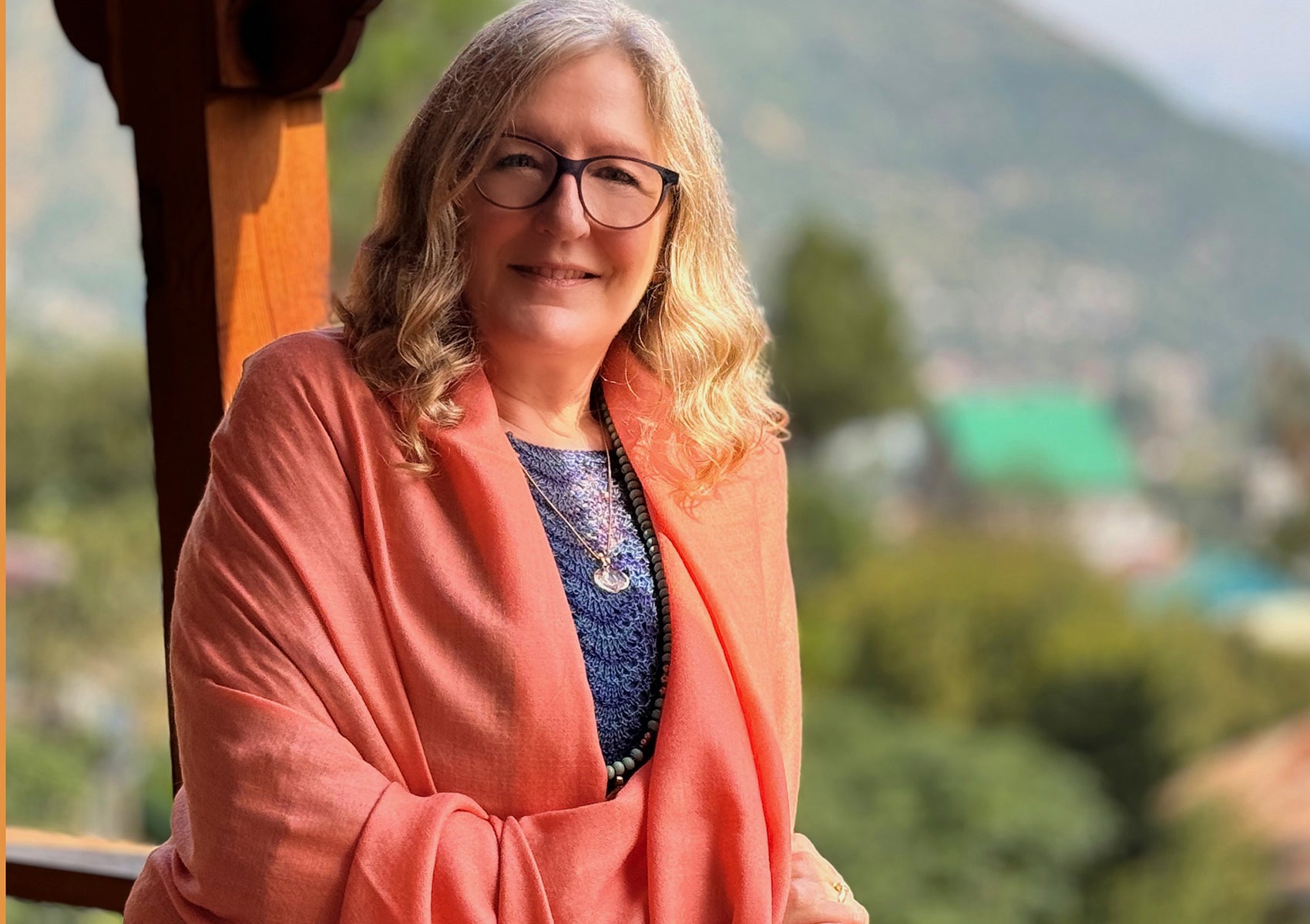 LAKSHMI SUPRÊME - Châle de méditation authentique en pashmina - Corail