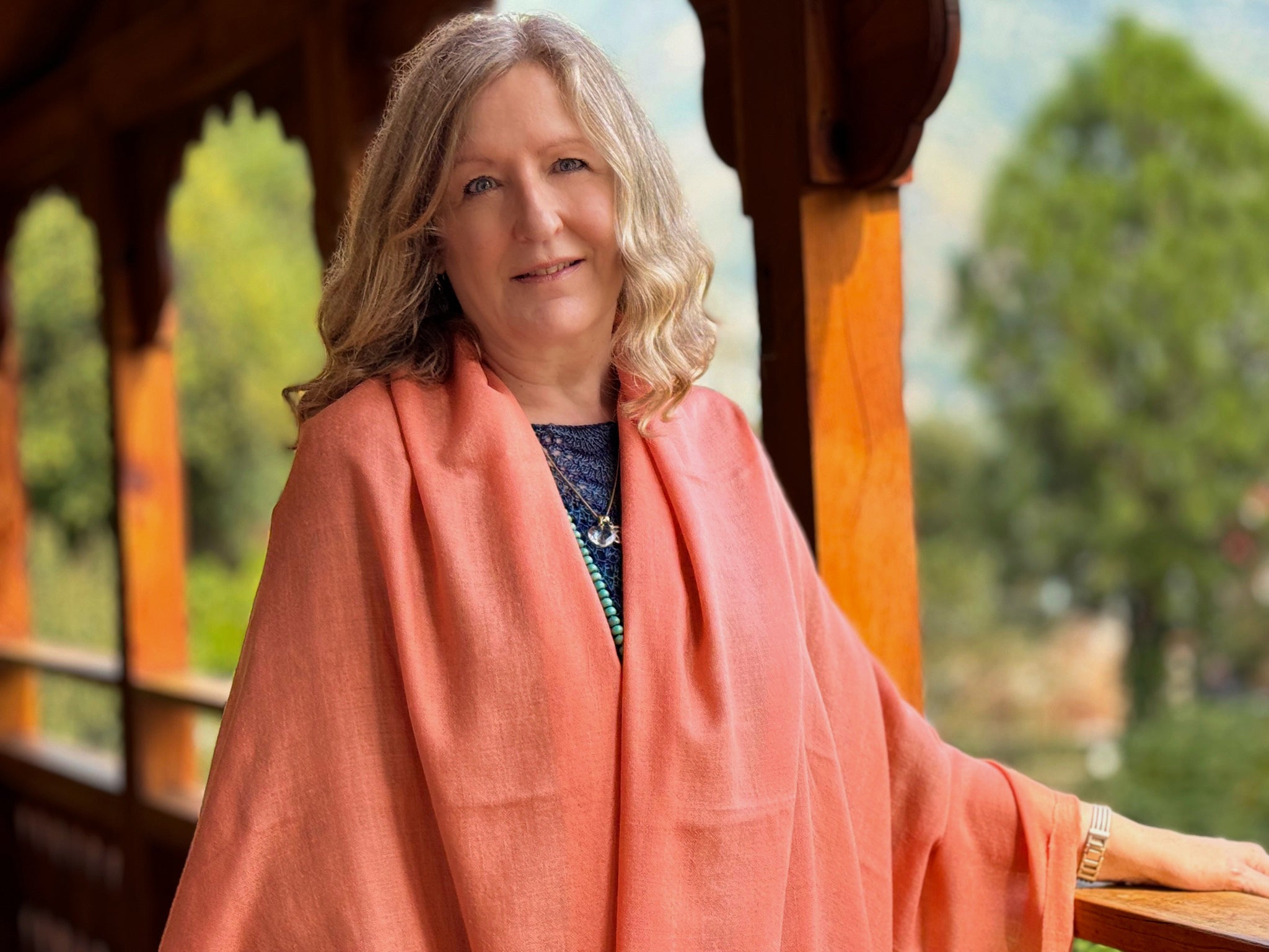 LAKSHMI SUPRÊME - Châle de méditation authentique en pashmina - Corail