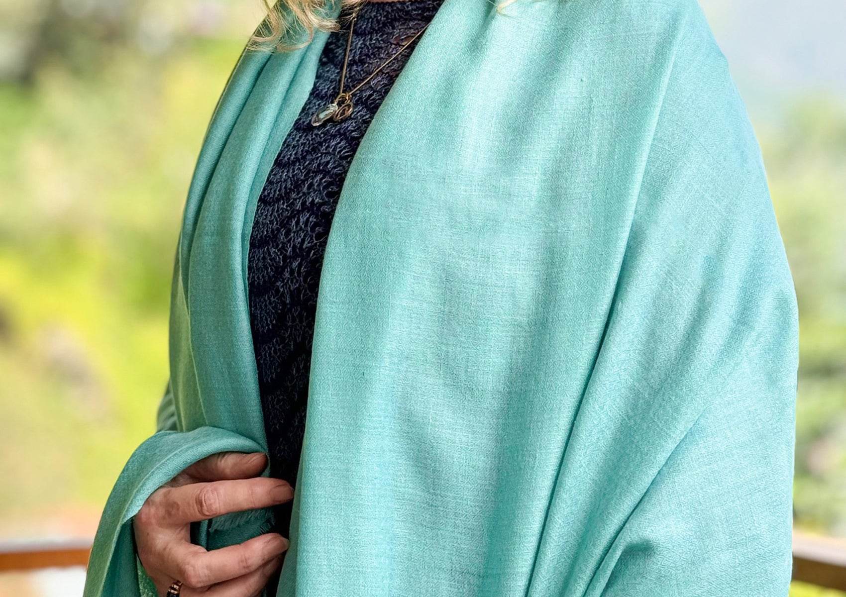LAKSHMI SUPREME - Authentic Pashmina Meditation Shawl - Aqua-Blue - Esprit de l'Himalaya