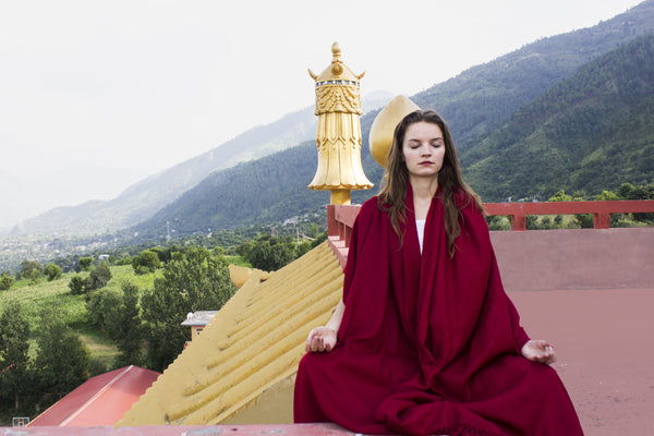 Buddha Classic Shawl  | Affordable Buddhist meditation shawls | Esprit de l'Himalaya
